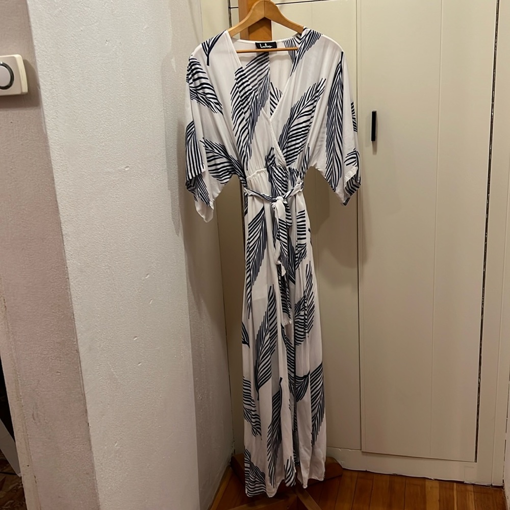 Lulus Sign of the Times White and Navy Blue Leaf Print Maxi Dress